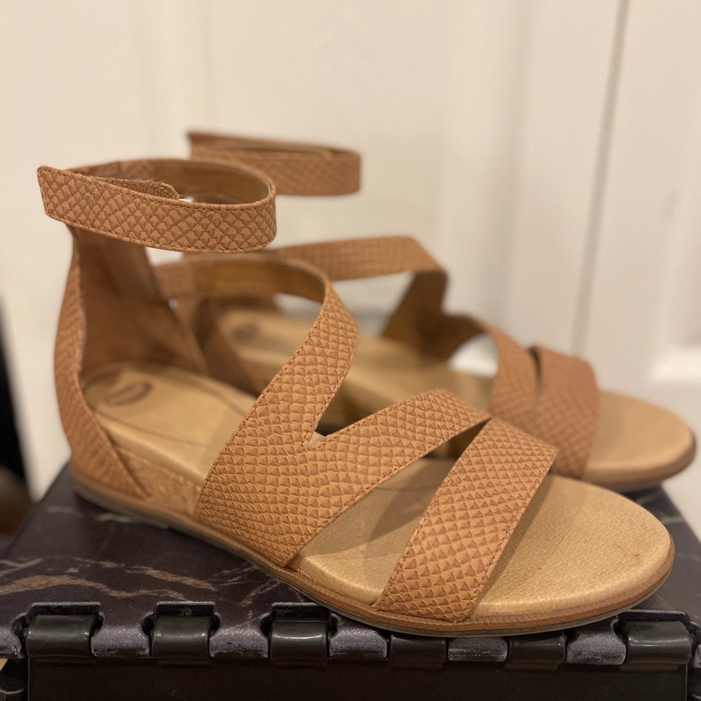 Dr. Scholl’s Freedom Wedge Sandals